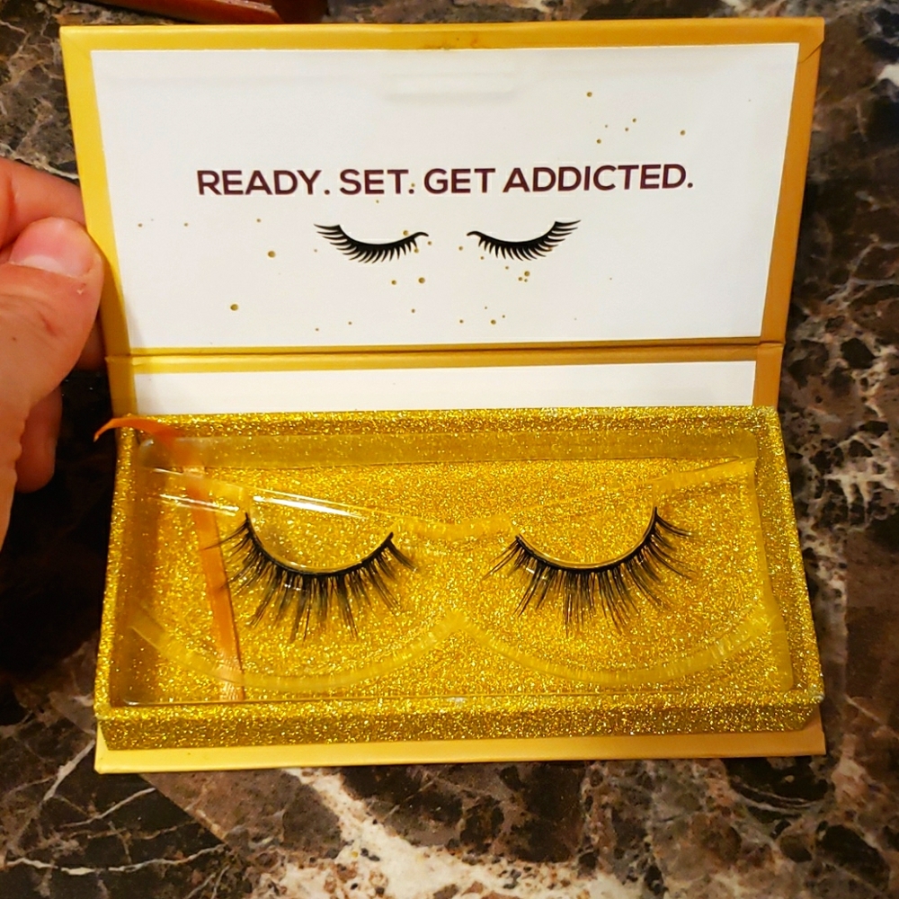 False Lashes LAST CHANCE